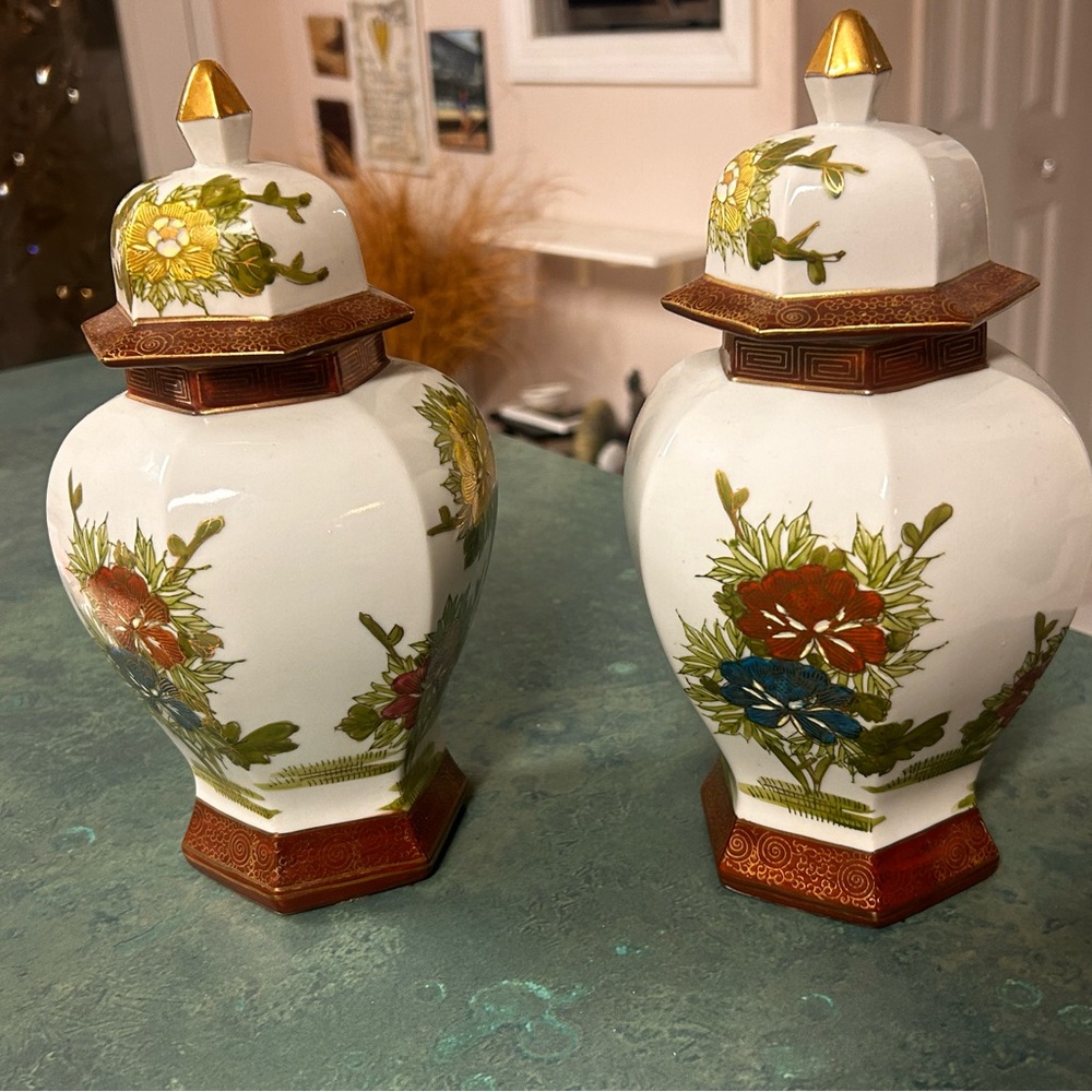 Satsuma Kutani Undated Asian Painted Vase Set - Picture 2 of 8